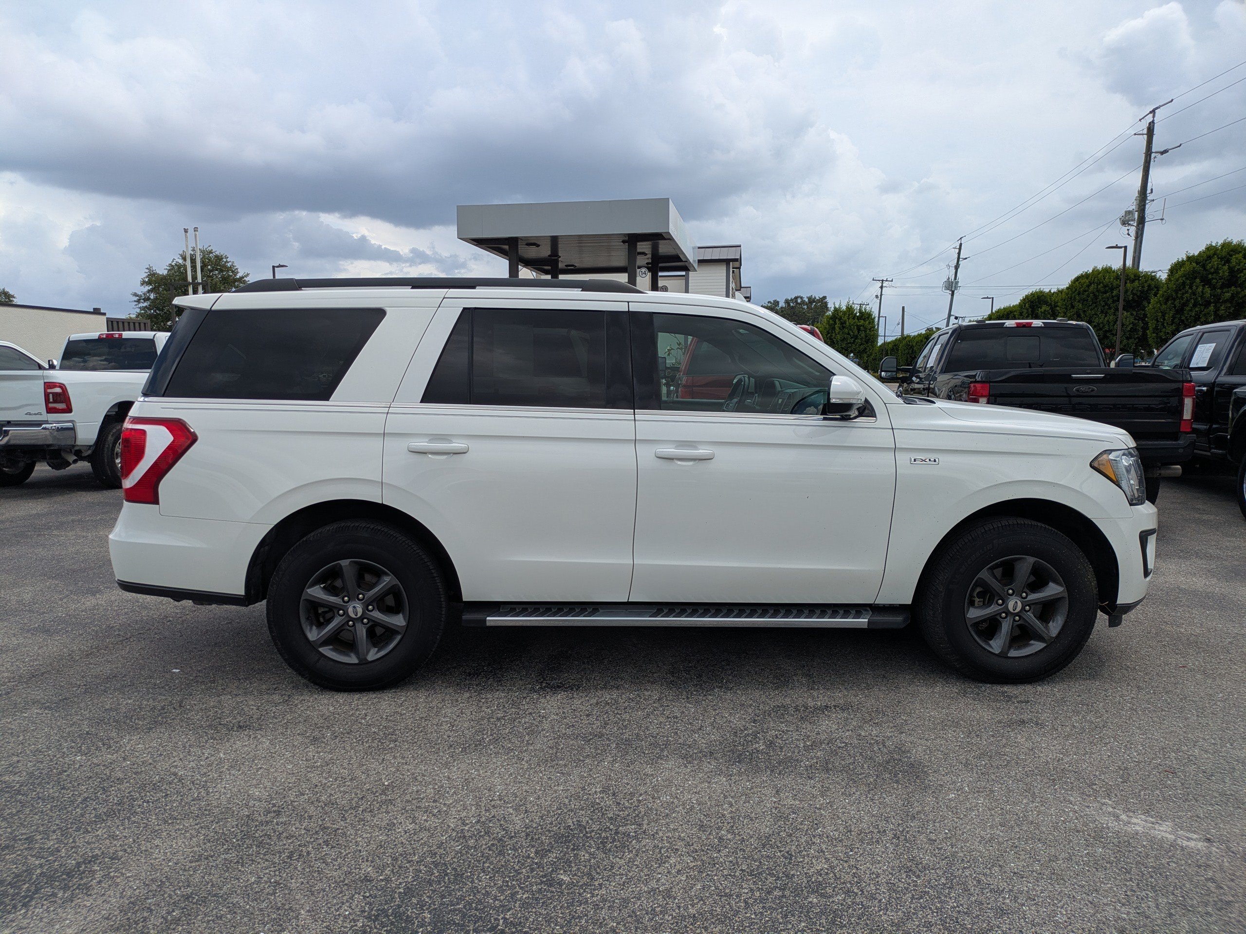 Certified 2021 Ford Expedition XLT AWD/4WD image 3