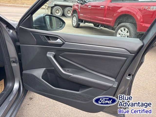 Used 2024 Volkswagen Jetta SE image 31