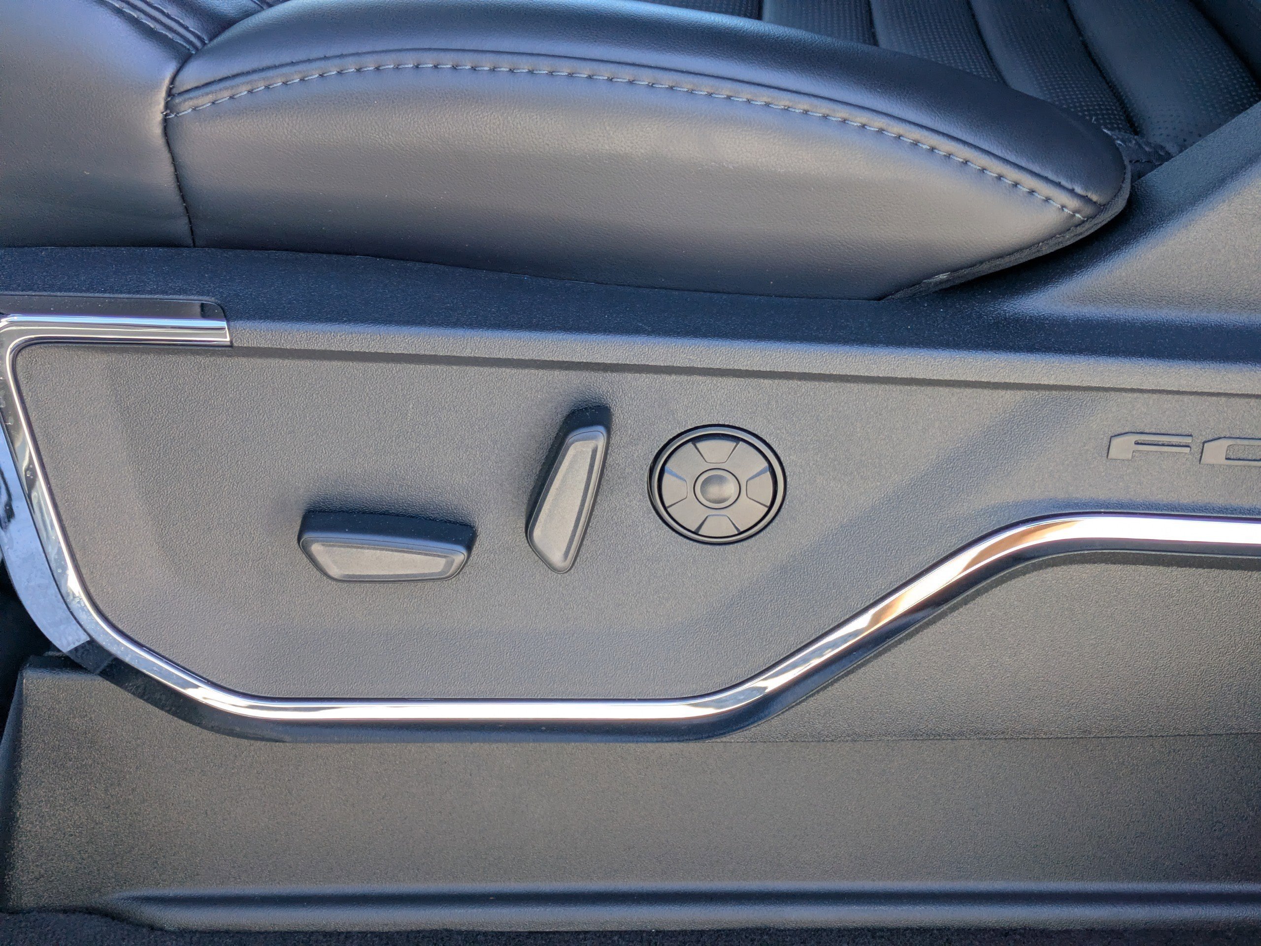 Certified 2026 Ford F450 Platinum w/ FX4 Off-Road Package image 27