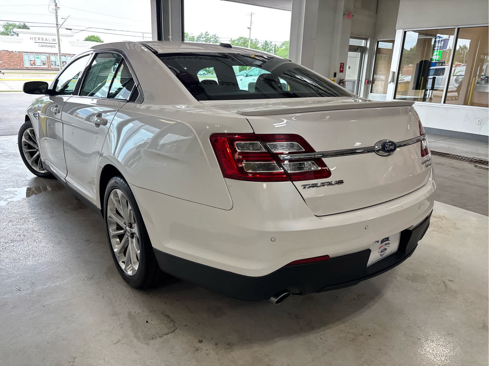 Certified 2018 Ford Taurus Limited AWD/4WD image 5