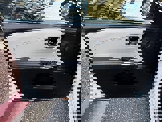 Used 2018 Toyota Avalon Limited image 15