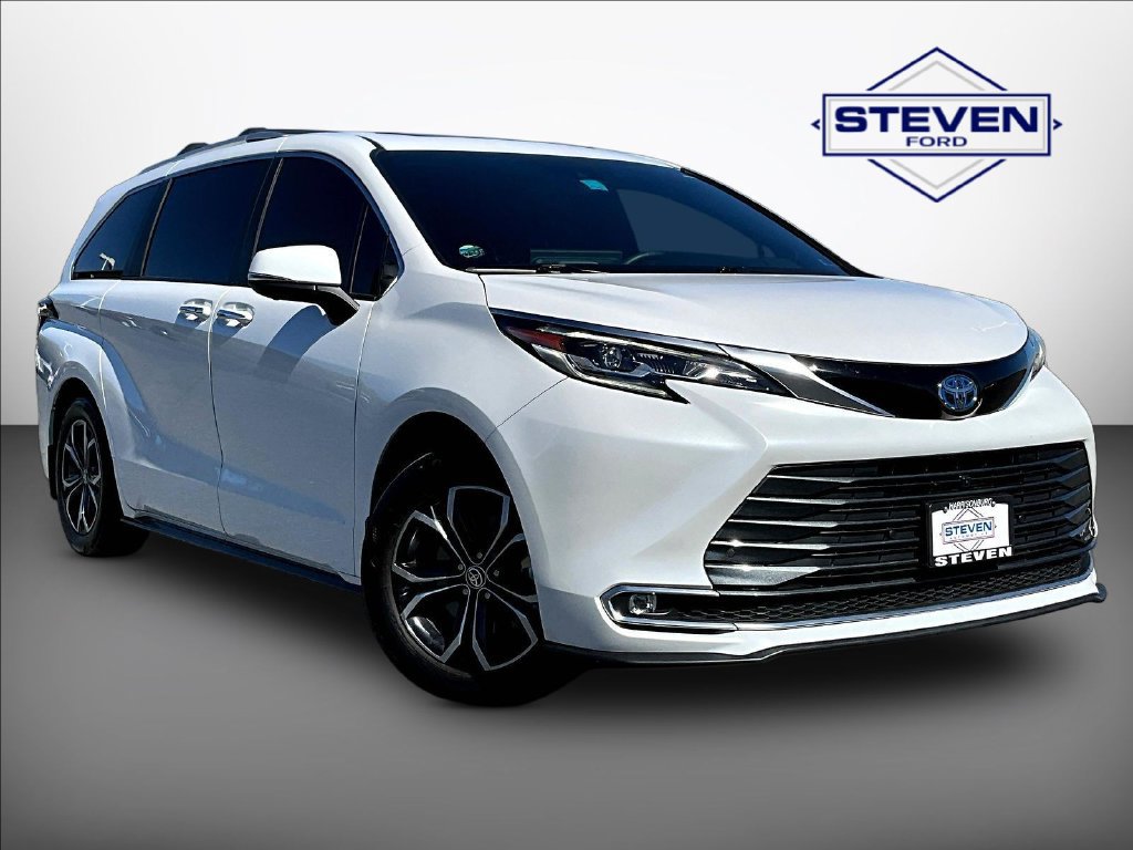 Used 2025 Toyota Sienna Platinum