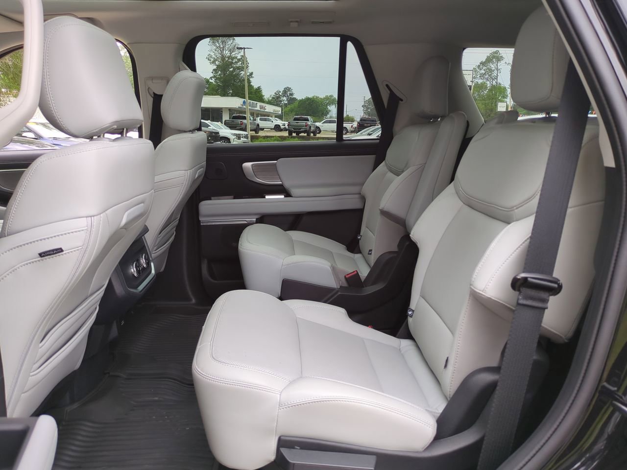 Certified 2025 Ford Expedition Platinum w/ Driver's Package AWD/4WD image 17