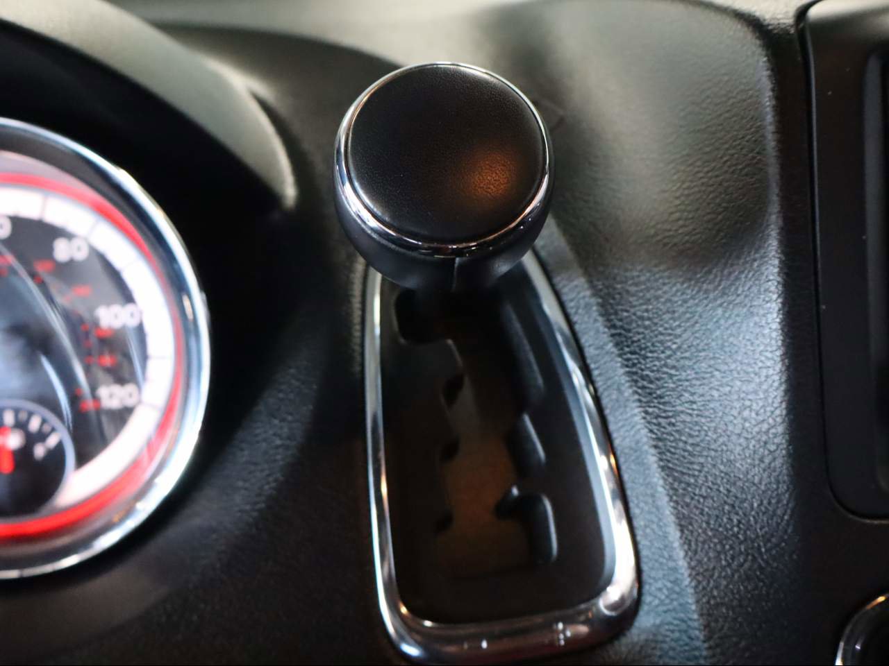 Used 2019 Dodge Grand Caravan SXT w/ Blacktop Package image 9