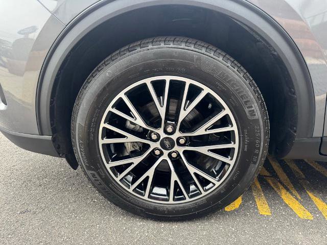 Certified 2023 Ford Escape SE w/ Class II Trailer Tow Package image 9