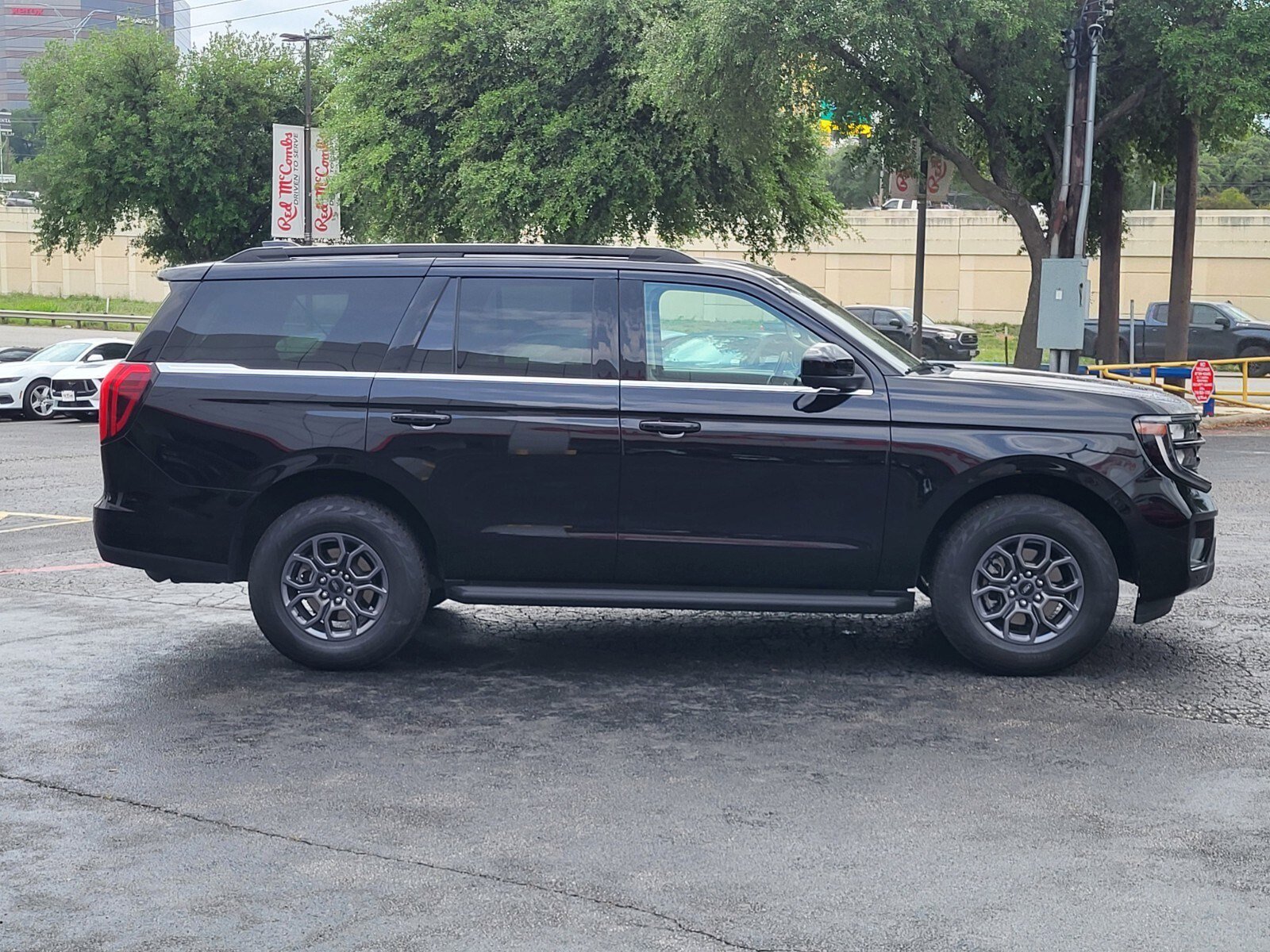 Certified 2025 Ford Expedition Active RWD image 2