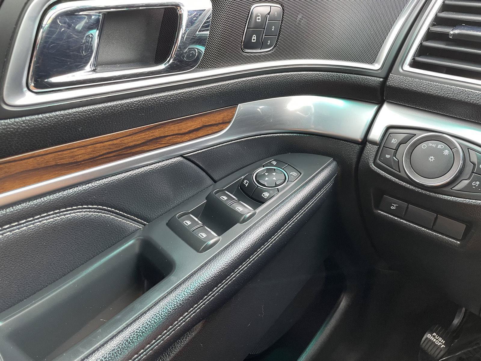 Certified 2018 Ford Explorer Limited FWD image 34