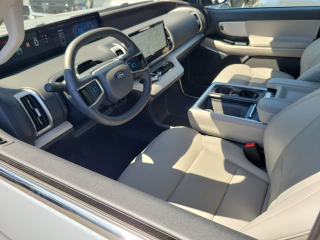 Certified 2025 Ford Expedition Active AWD/4WD image 3