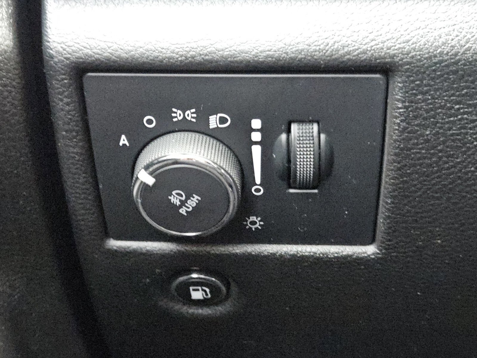 Used 2022 Jeep Grand Cherokee Laredo E image 24