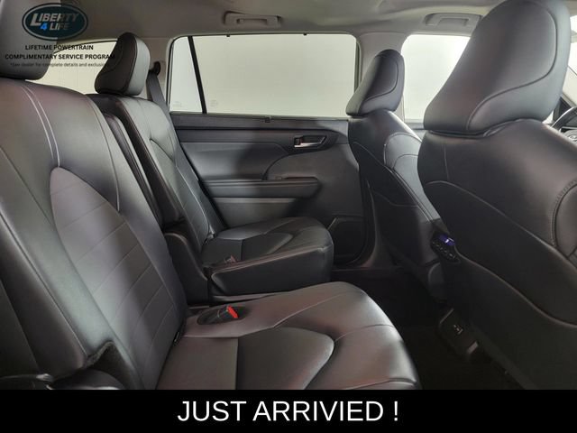 Used 2025 Toyota Highlander XLE AWD/4WD image 17