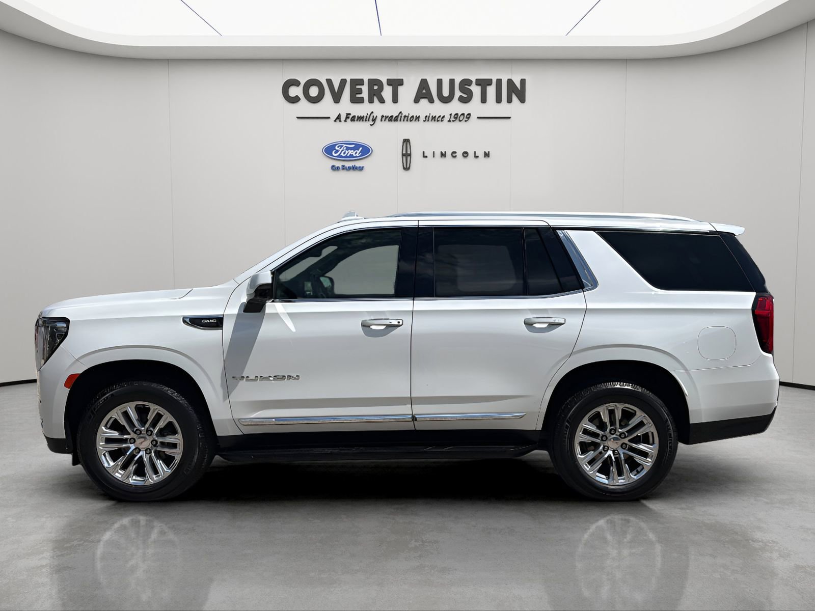Used 2021 GMC Yukon SLT w/ SLT Premium Package RWD image 2