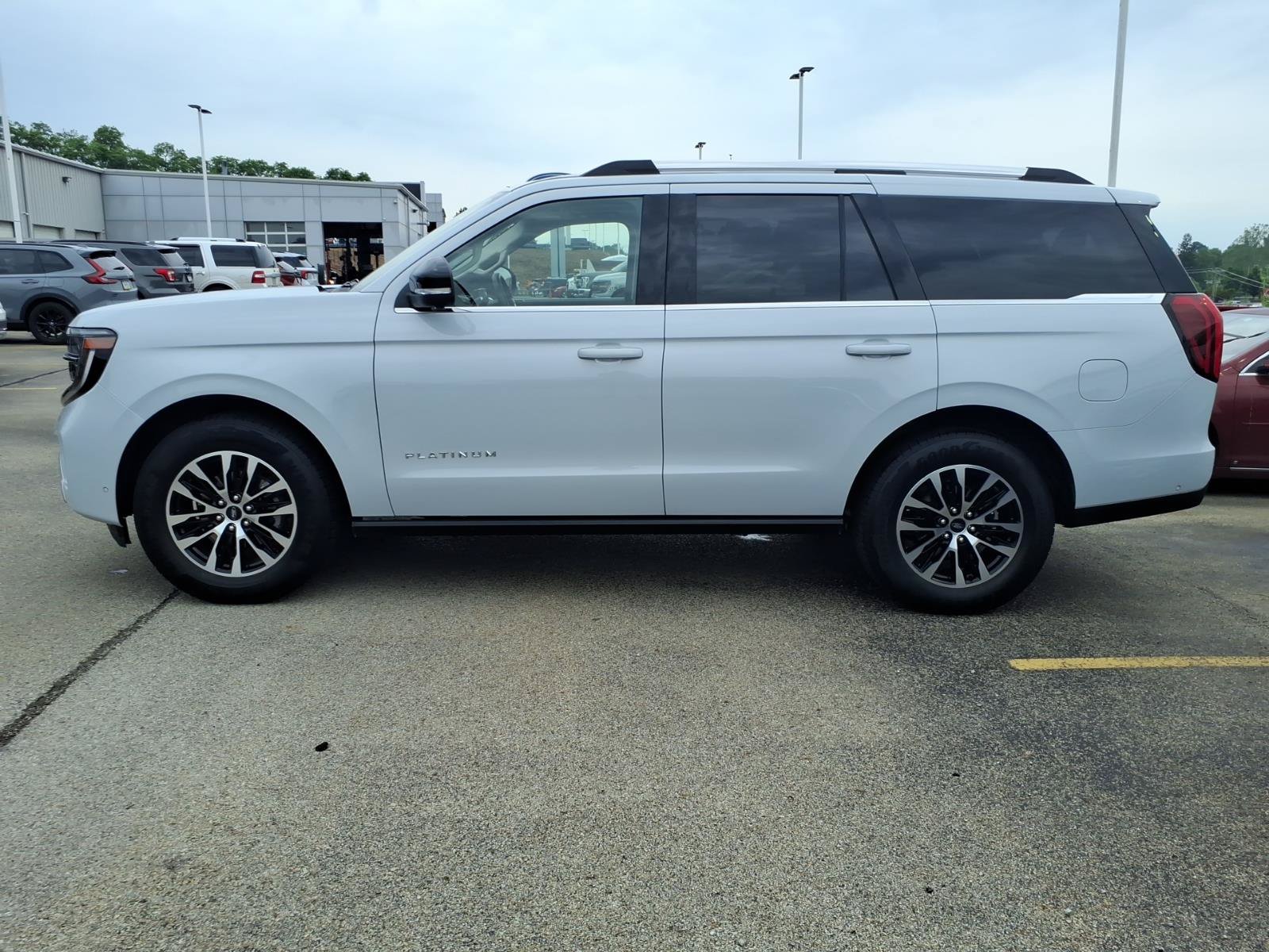 Certified 2025 Ford Expedition Platinum AWD/4WD image 4