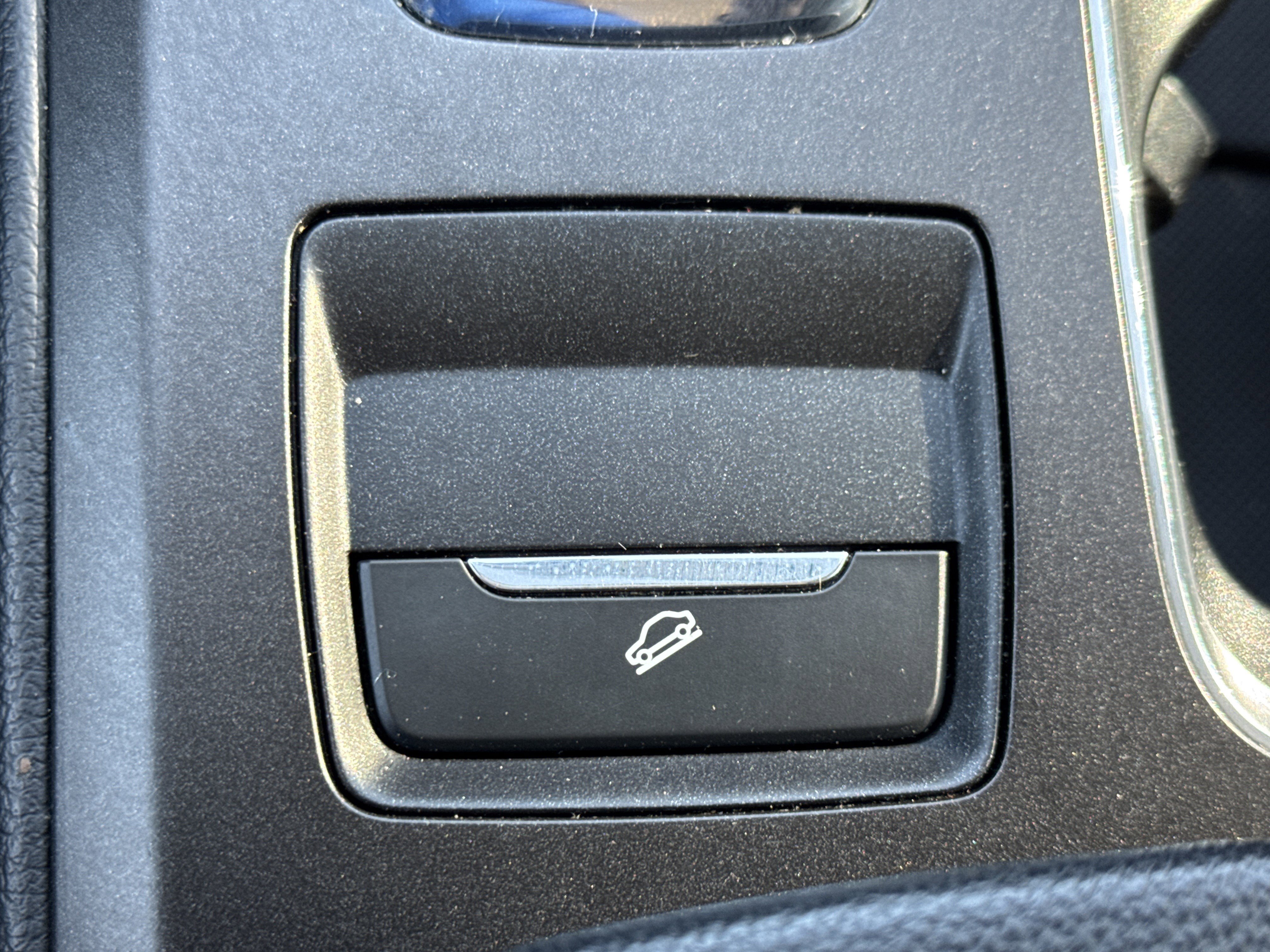 Certified 2017 Ford Fusion SE w/ Fusion SE Technology Package FWD image 25