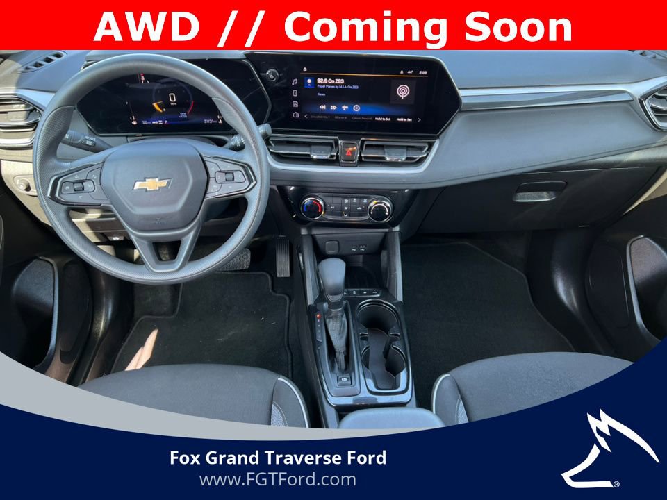 Used 2025 Chevrolet TrailBlazer LT image 2