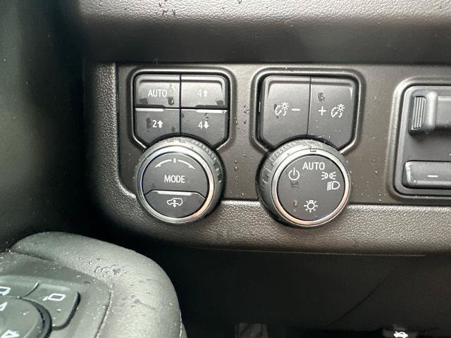 Used 2023 Chevrolet Tahoe Z71 w/ Z71 Off-Road Package AWD/4WD image 25