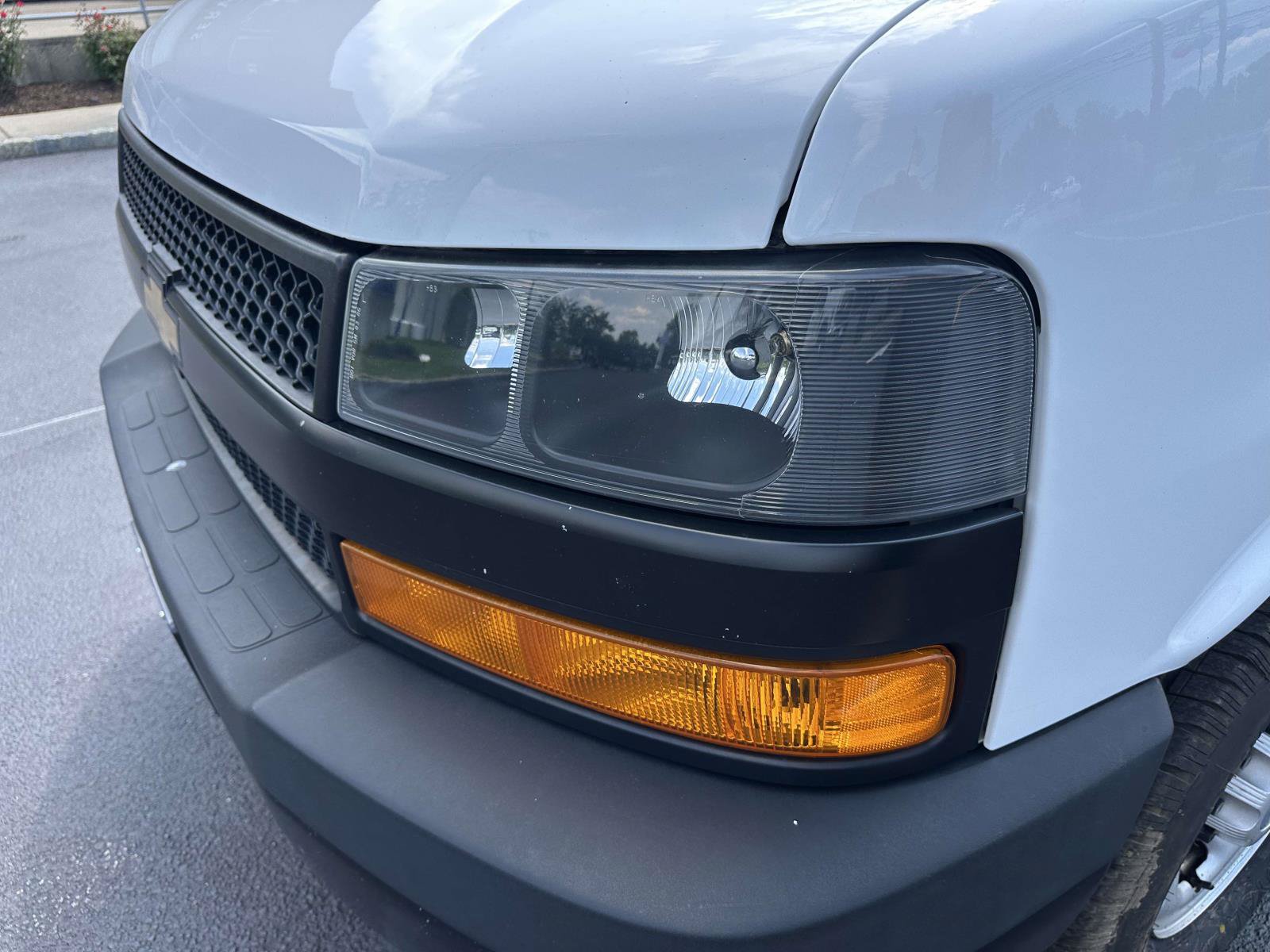 Used 2022 Chevrolet Express 2500 Extended w/ Driver Convenience Package RWD image 9