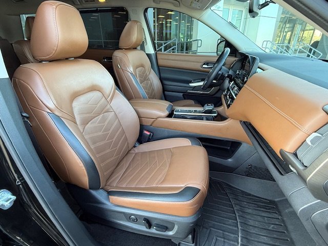 Used 2023 Nissan Pathfinder Platinum image 14