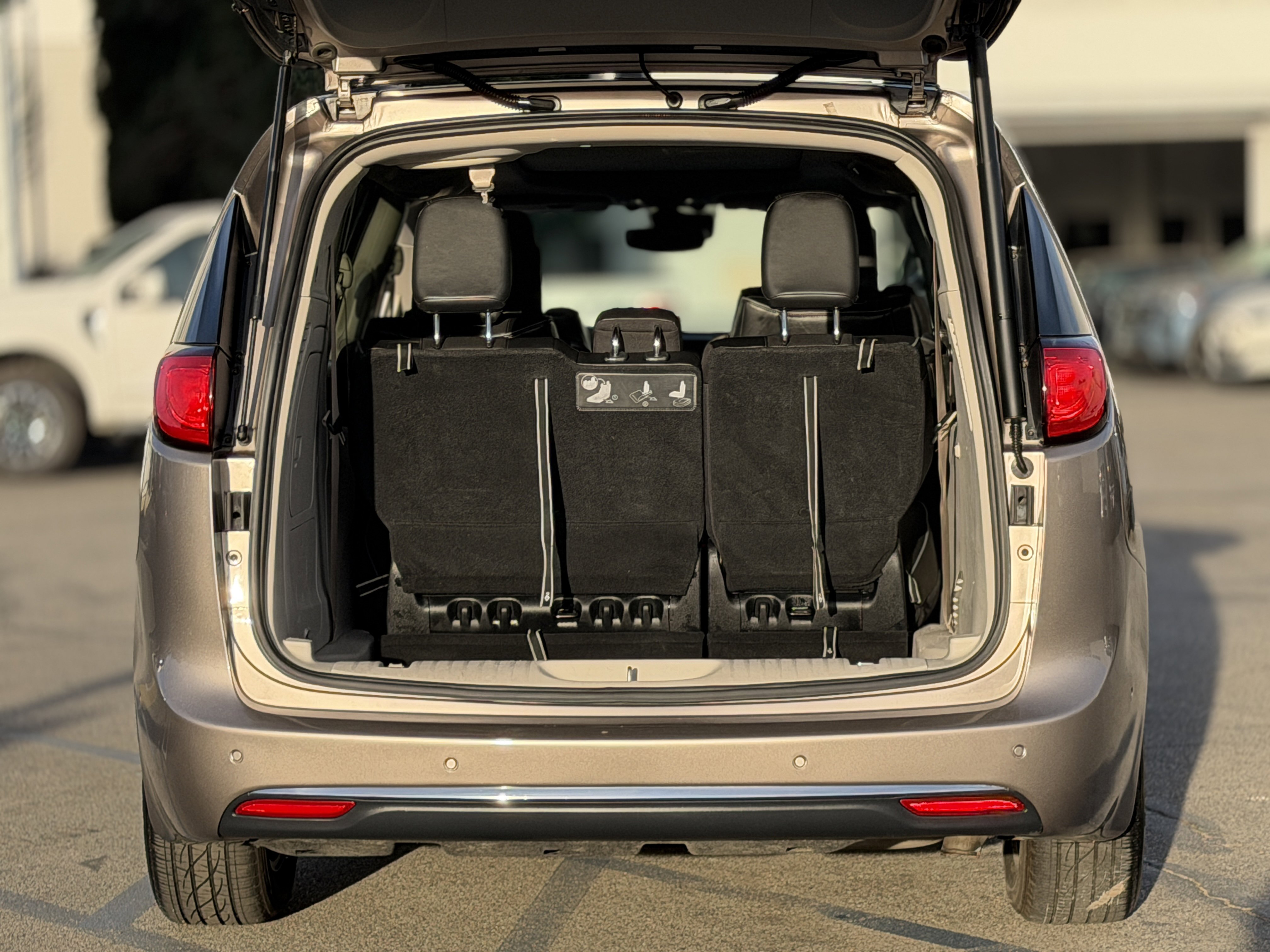 Used 2018 Chrysler Pacifica Limited w/ Advanced Safetytec Group image 9