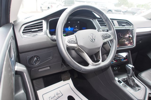 Used 2022 Volkswagen Tiguan SE FWD image 17