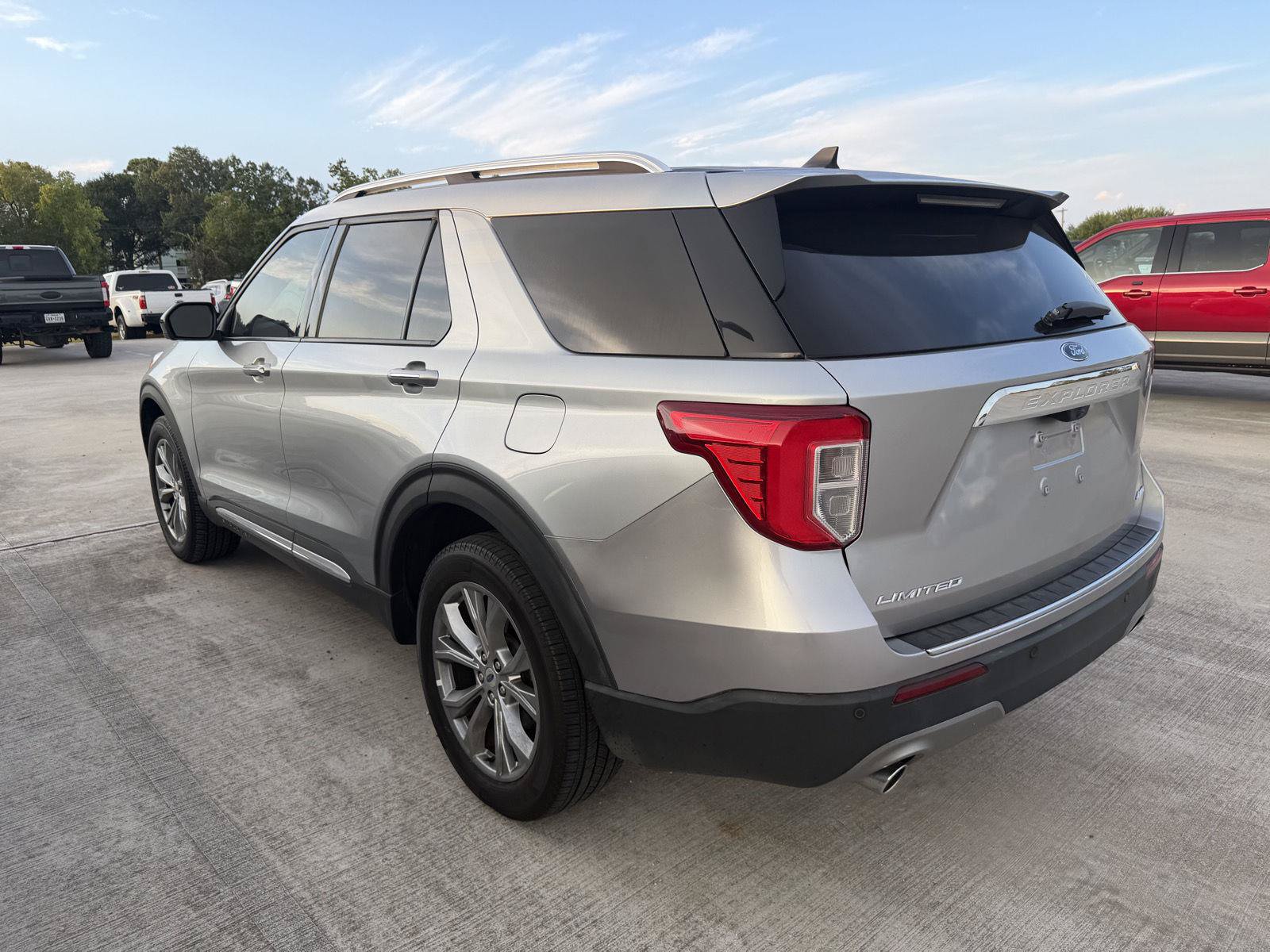 Certified 2023 Ford Explorer Limited AWD/4WD image 3