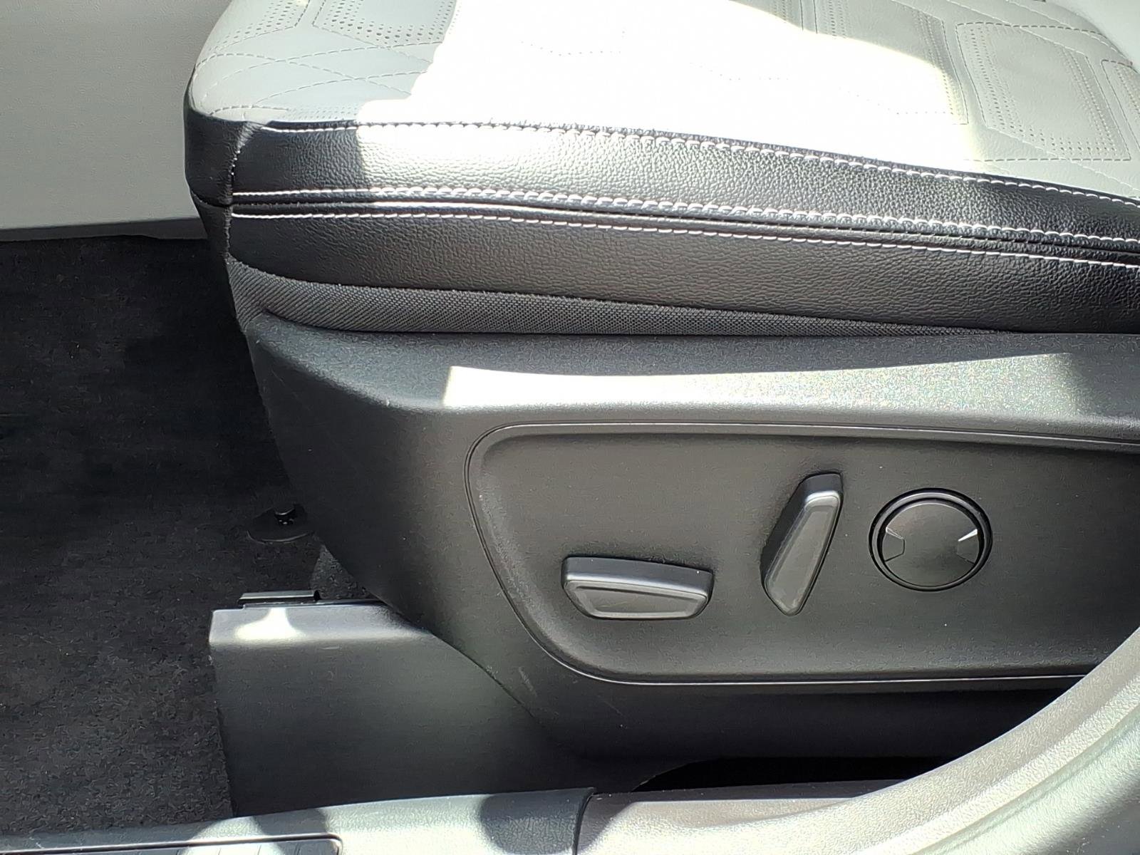 Certified 2023 Ford Escape Platinum w/ Premium Technology Package AWD/4WD image 15