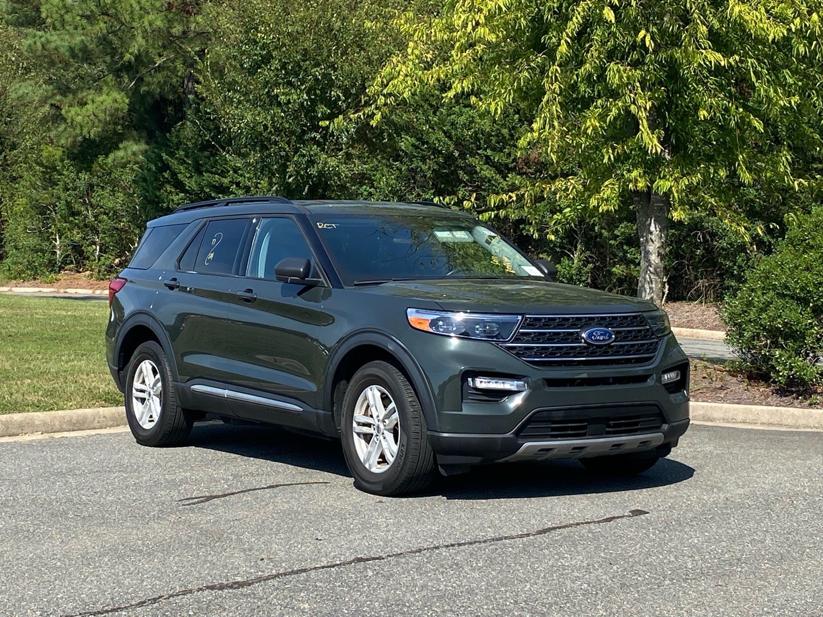 Certified 2024 Ford Explorer XLT w/ Equipment Group 202A AWD/4WD image 2