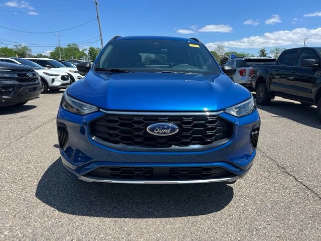 Certified 2023 Ford Escape ST-Line w/ Tech Pack #1 AWD/4WD image 2