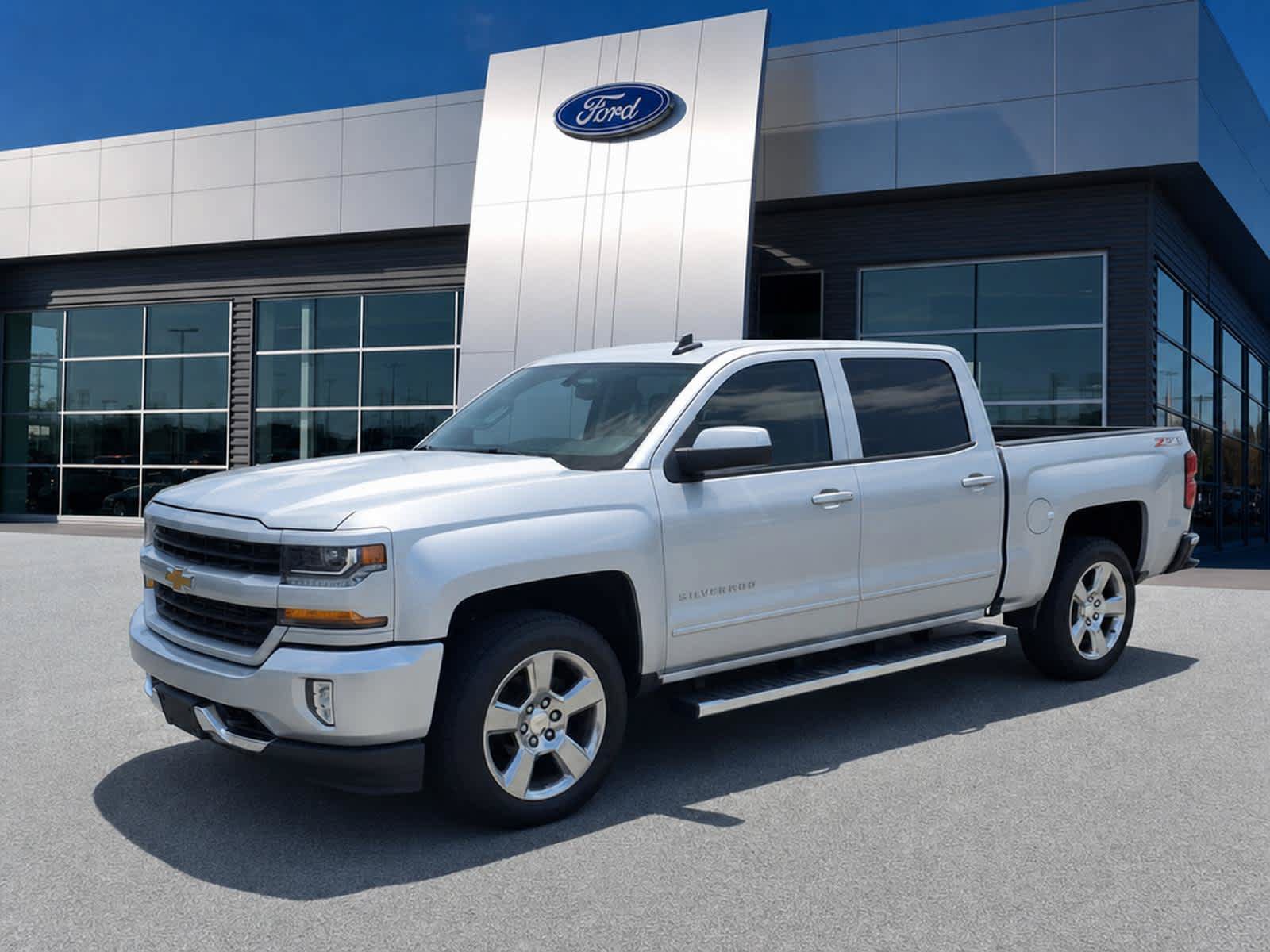 Used 2018 Chevrolet Silverado 1500 LT w/ All Star Edition AWD/4WD image 4