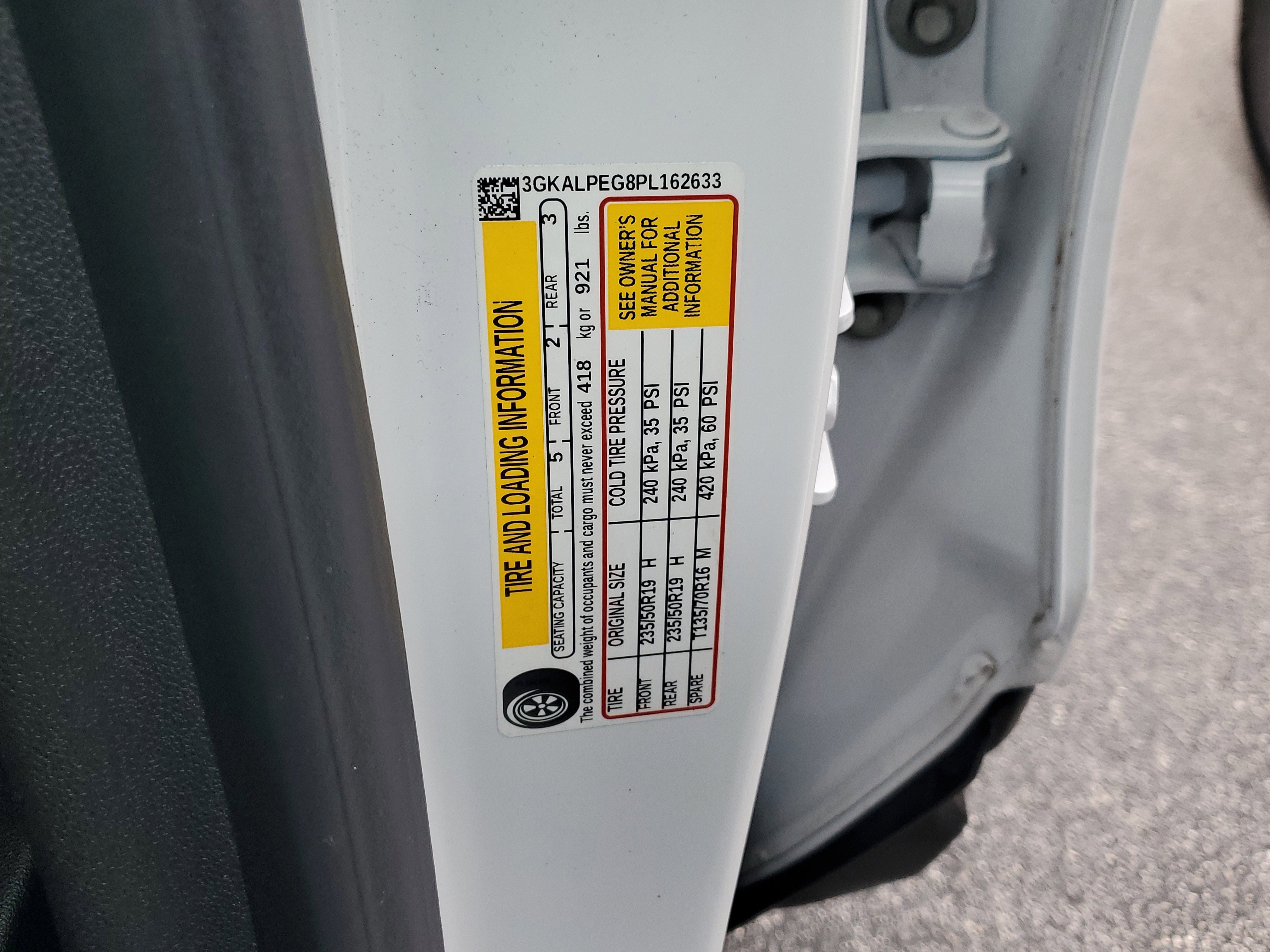 Used 2023 GMC Terrain SLT w/ Tech Package image 30