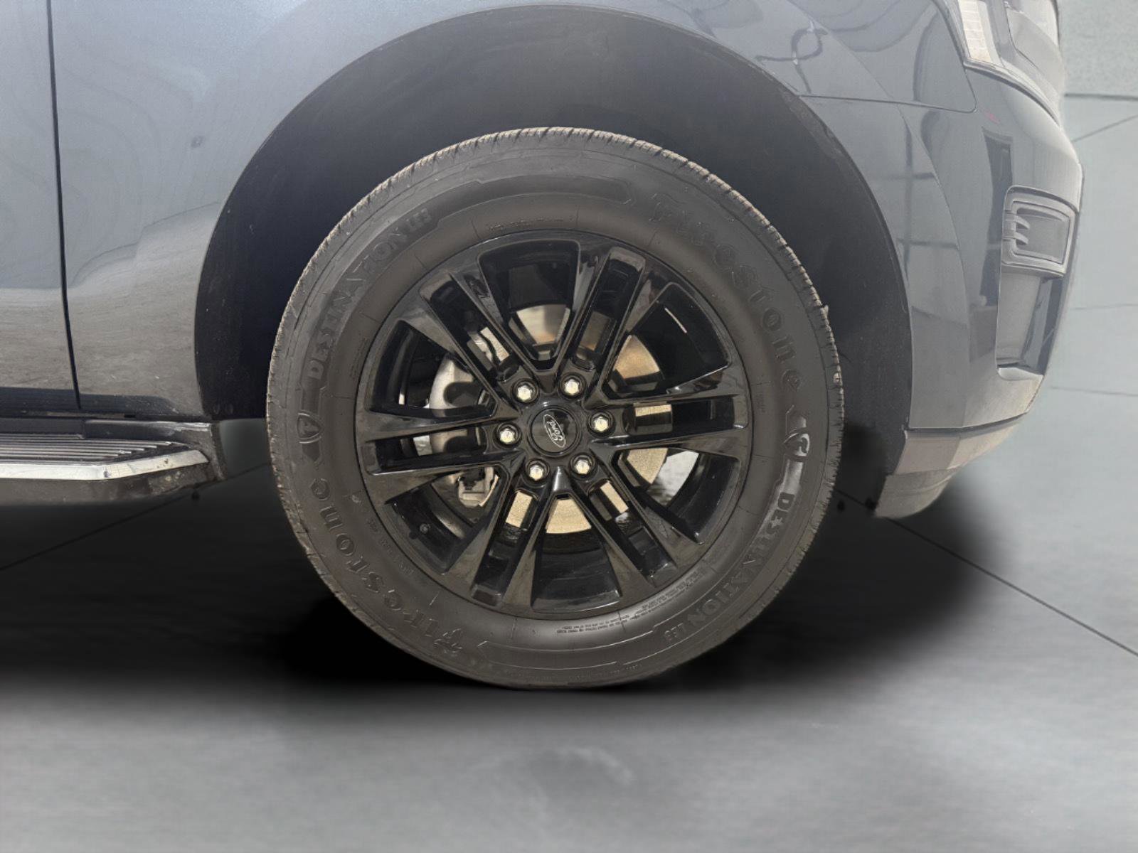 Certified 2023 Ford Expedition Max XLT image 10