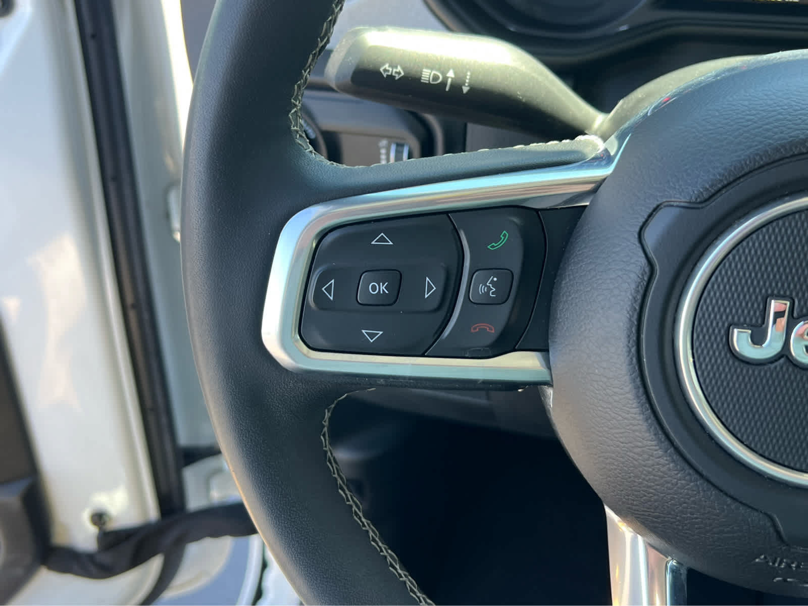 Used 2025 Jeep Wrangler Unlimited Sahara AWD/4WD image 32