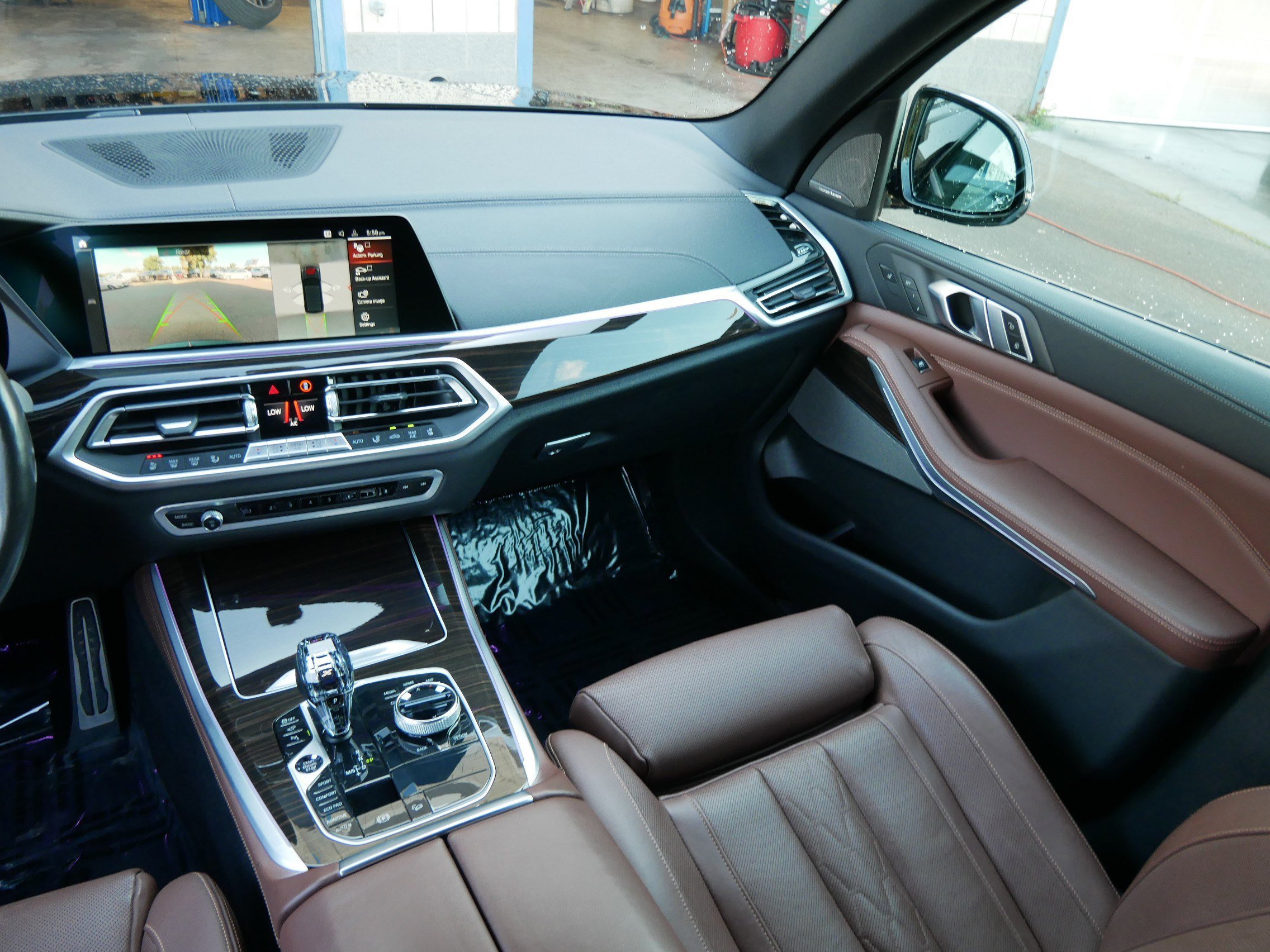 Used 2021 BMW X5 xDrive40i w/ M Sport Package image 11