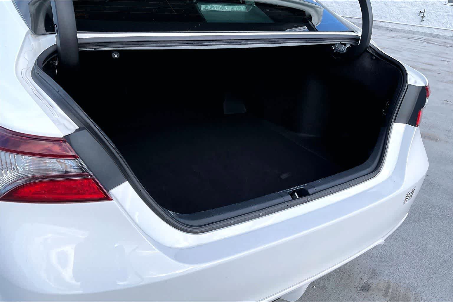Used 2022 Toyota Camry SE FWD image 18