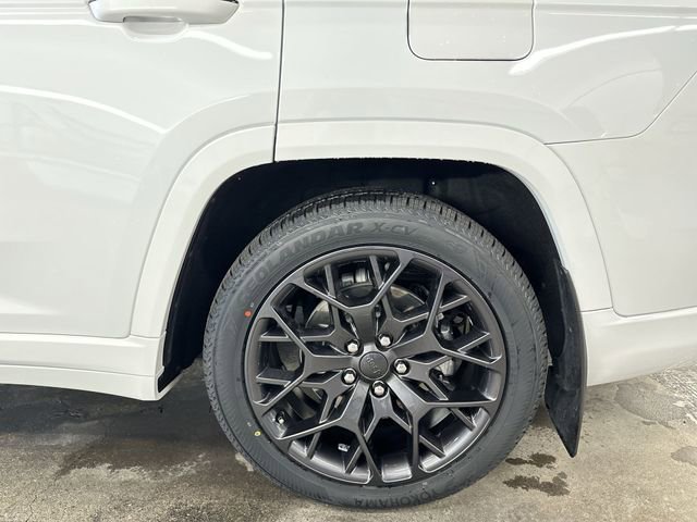 Used 2024 Jeep Grand Cherokee L Summit AWD/4WD image 10
