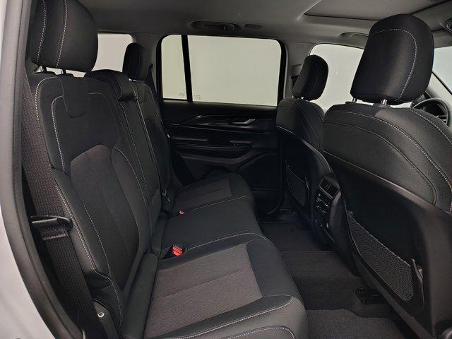 Used 2023 Jeep Grand Cherokee Laredo AWD/4WD image 24