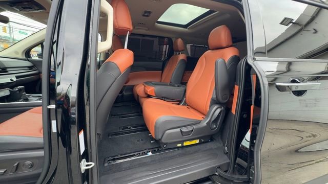 Used 2026 Kia Carnival SX FWD image 18
