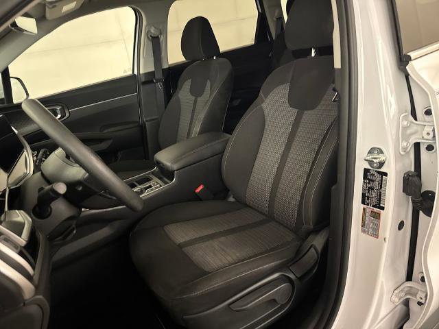 Used 2024 Kia Sorento LX FWD image 17