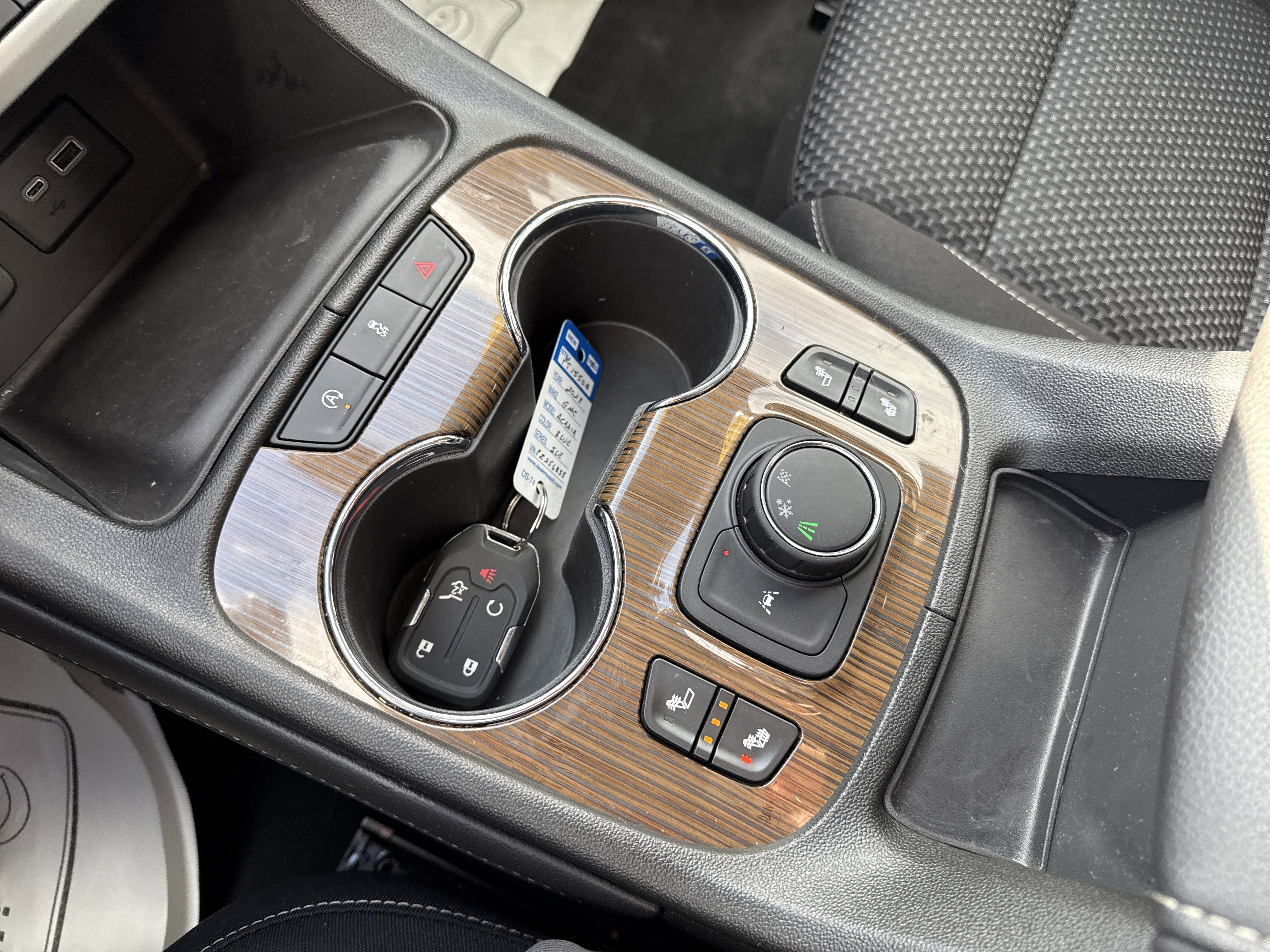 Used 2023 GMC Acadia SLE w/ Driver Convenience Package FWD image 28