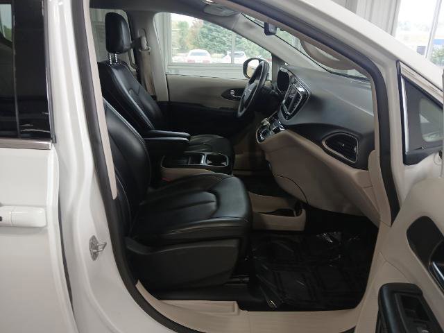 Used 2020 Chrysler Voyager Lxi image 17