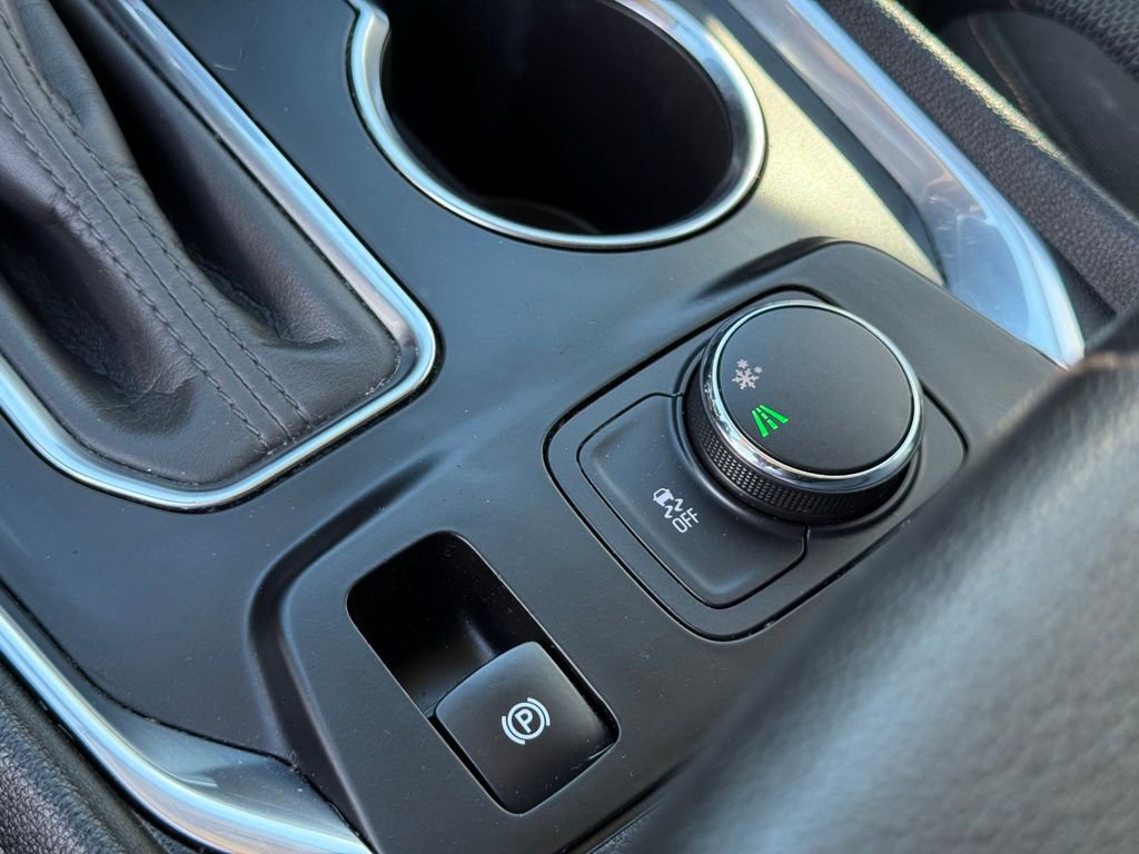 Used 2020 Chevrolet Traverse LT image 13