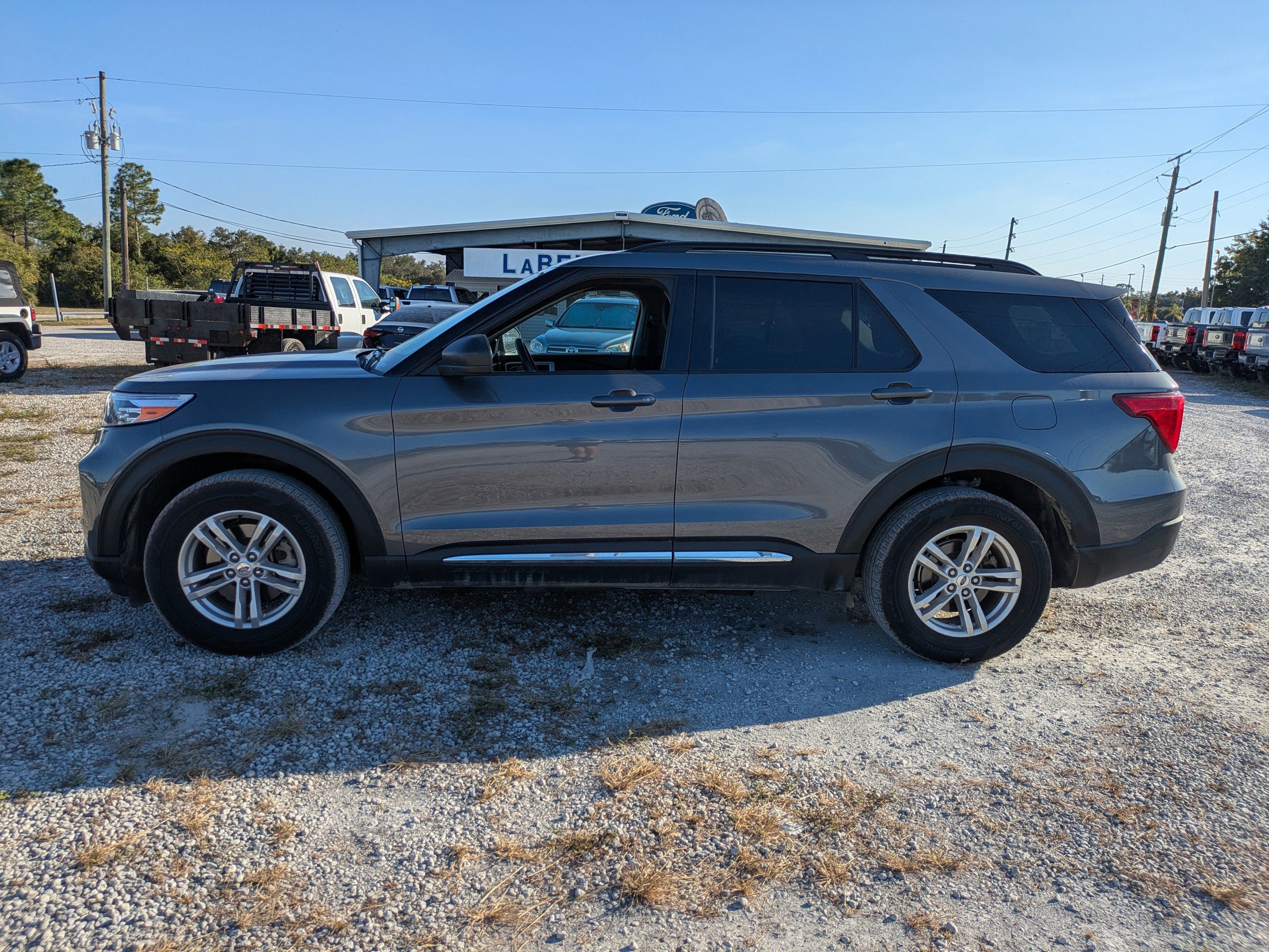 Certified 2022 Ford Explorer XLT image 2