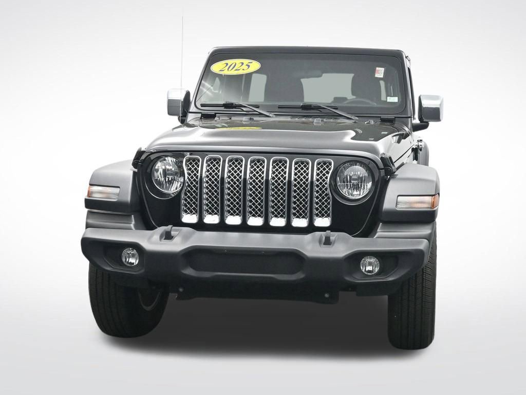 Used 2025 Jeep Wrangler Sahara image 2
