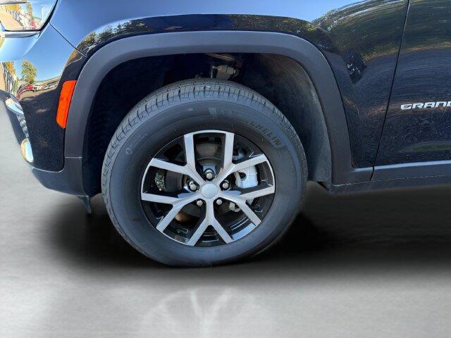 Used 2025 Jeep Grand Cherokee Limited AWD/4WD image 29