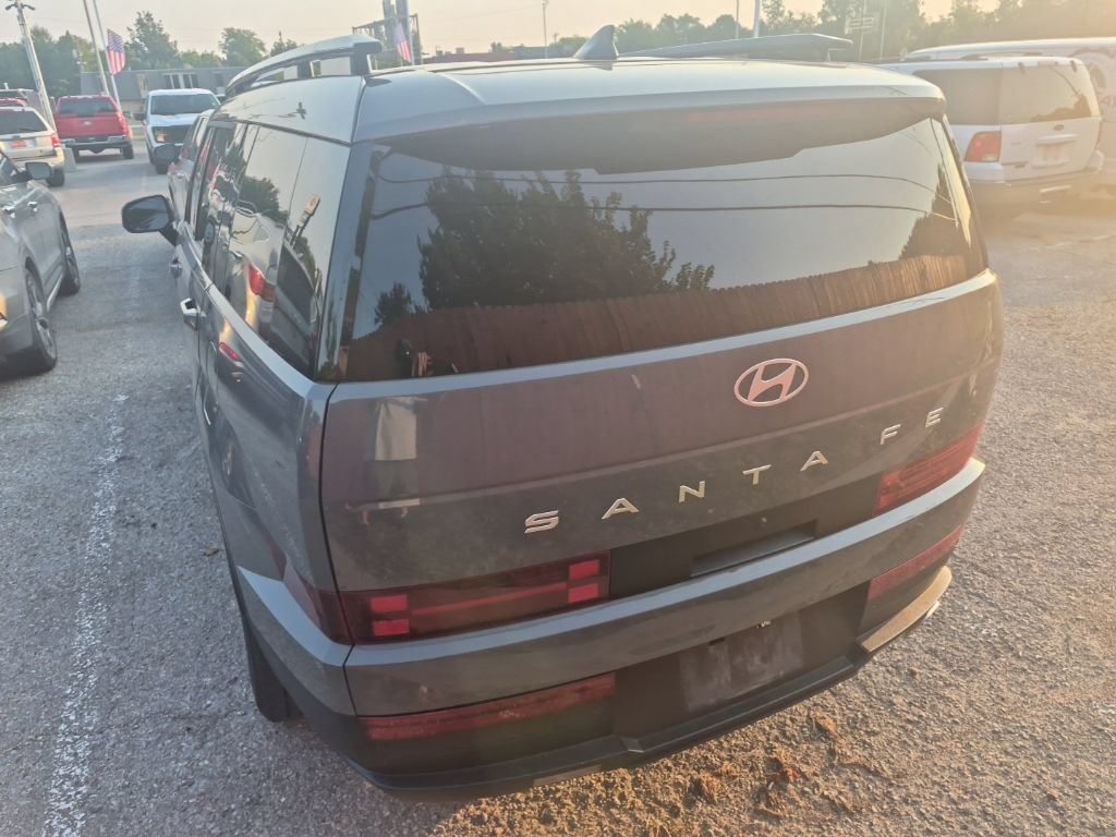 Used 2025 Hyundai Santa Fe SEL FWD image 8