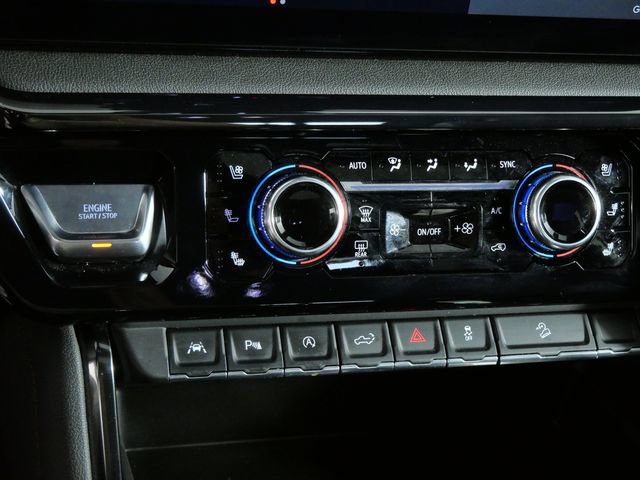 Used 2024 GMC Sierra 1500 AT4 w/ Technology Package AWD/4WD image 22
