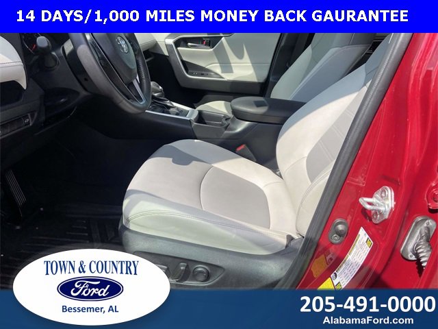 Used 2021 Toyota RAV4 XLE Premium image 11