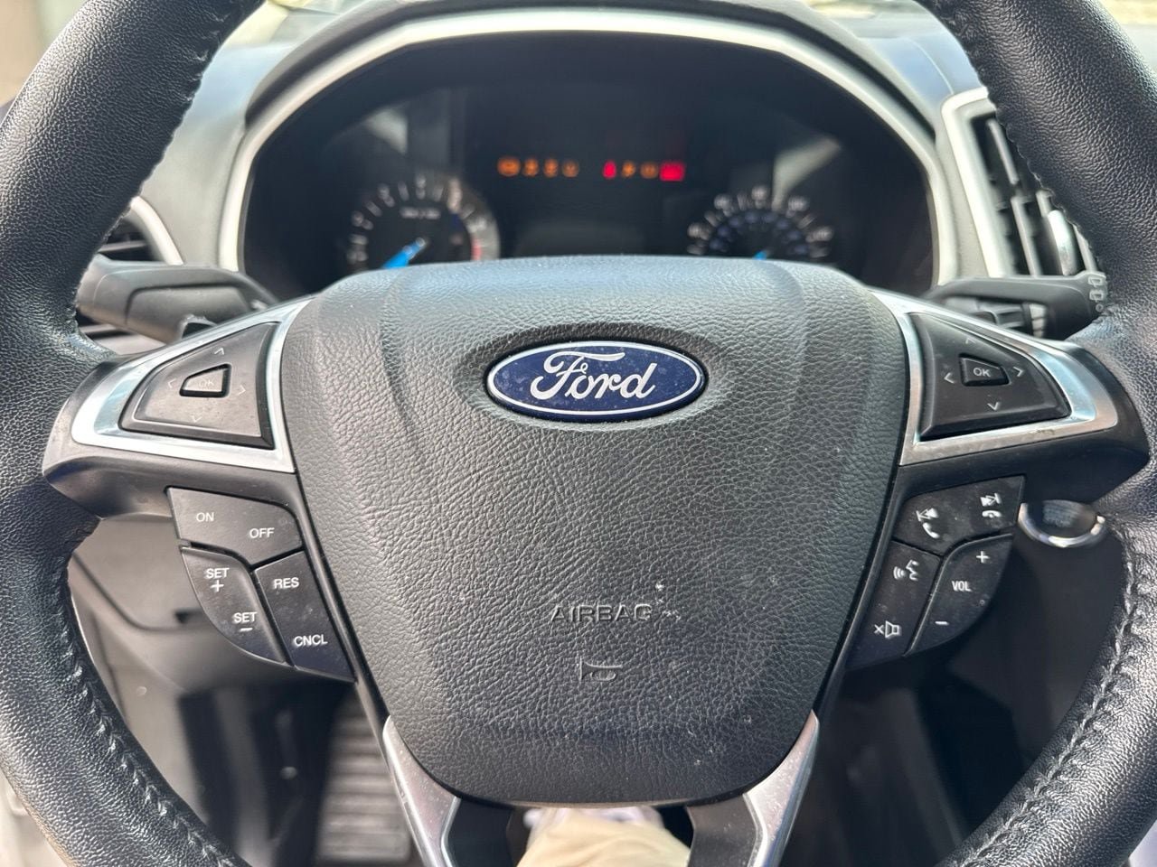 Certified 2018 Ford Edge SEL FWD image 9
