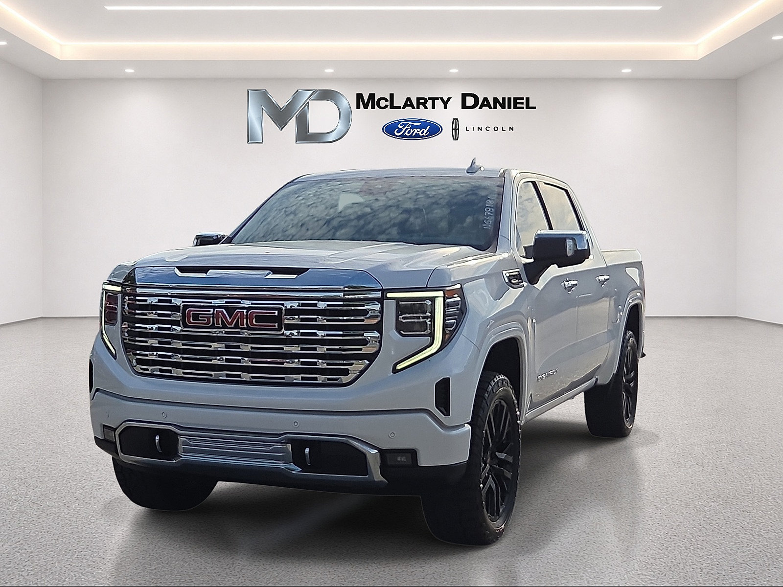 Used 2022 GMC Sierra 1500 Denali w/ Denali Reserve Package AWD/4WD image 2