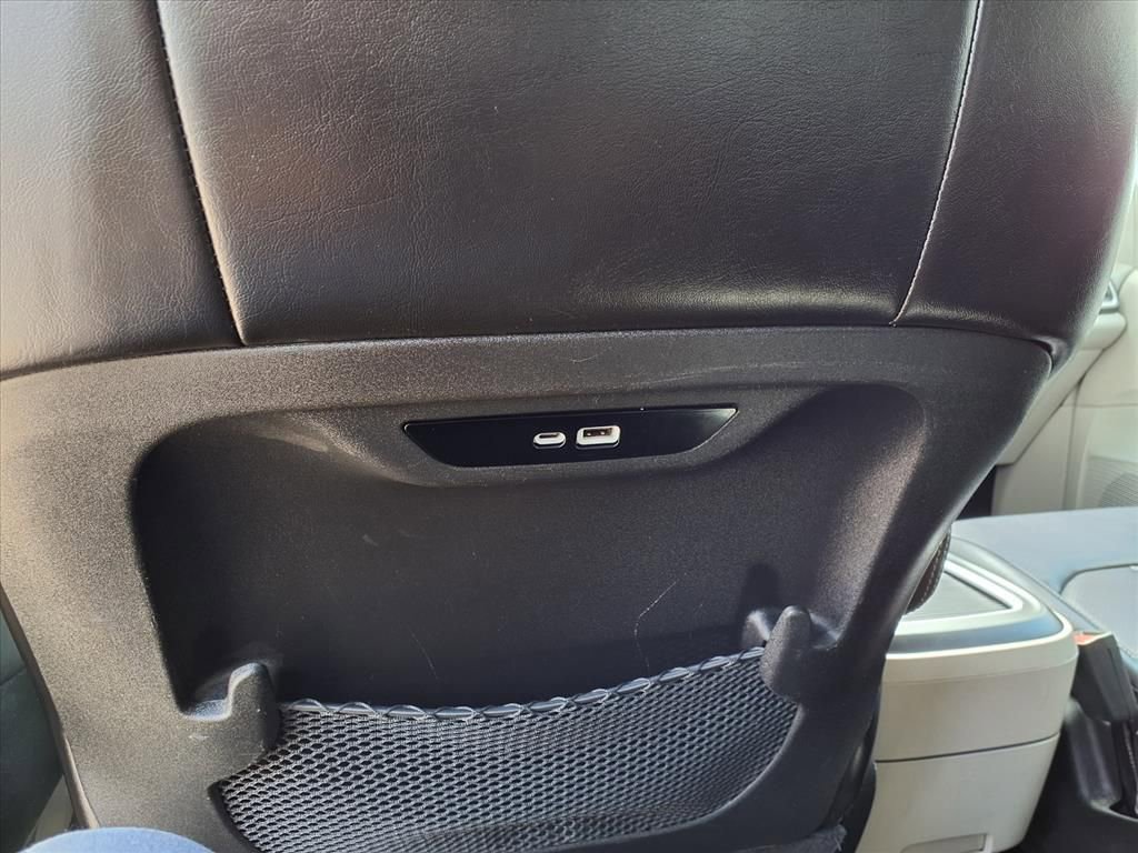 Used 2024 Chrysler Pacifica Touring-L image 14