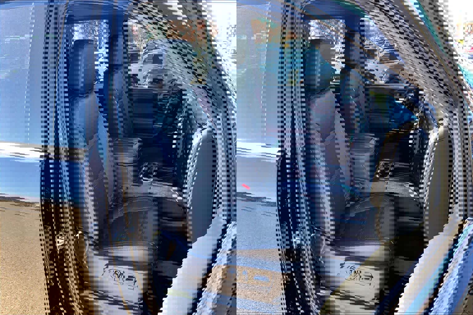 Used 2022 GMC Sierra 2500 Denali w/ Denali Black Diamond Edition image 8